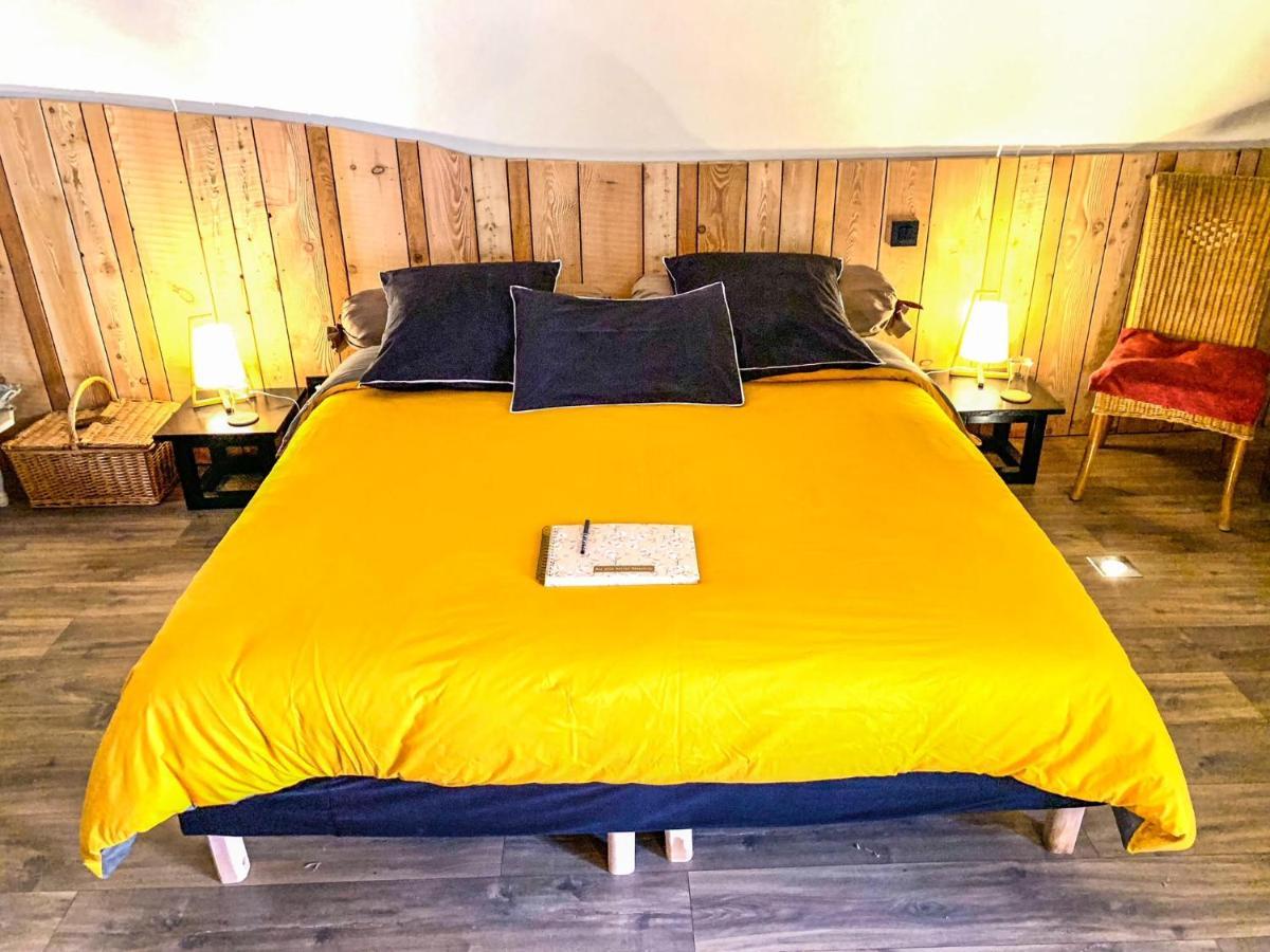 Les Volets Rouges Bed & Breakfast Arbois Eksteriør bilde